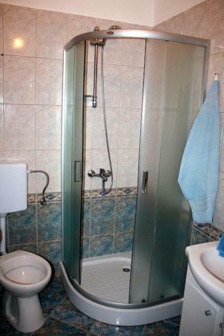 Deni09 Appartement Pomer Buitenkant foto